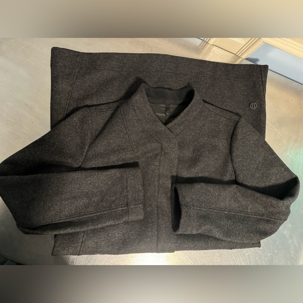 Lululemon RARE All Days Softshell US10 - Picture 15 of 16
